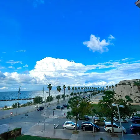 Apartment Seafront View *